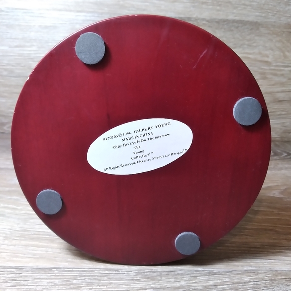 The Young Collection "His Eye is on the Sparrow" Art Figurine Gilbert Young 1996 - Picture 11 of 11